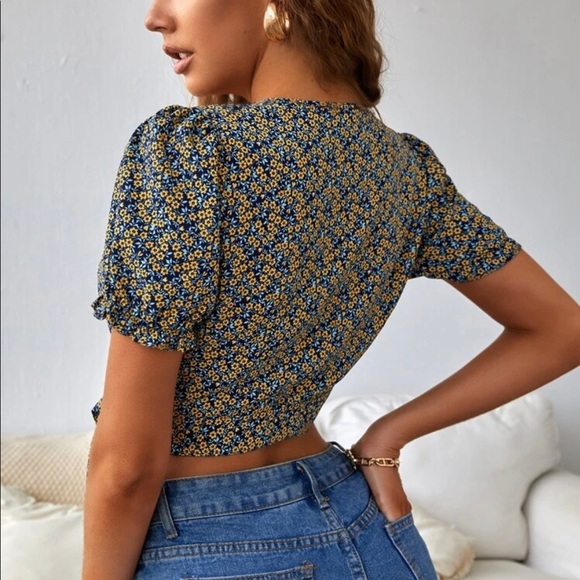 Ditsy floral puff sleeve blouse - Picture 2 of 3